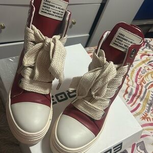 CRO3
Blood red with cream woven fat flat laces. These sneakers are gently used.